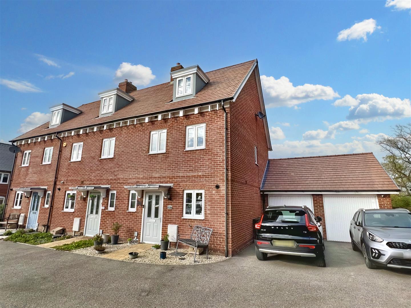 Property Details for Highgrove Crescent, Polegate Town Property